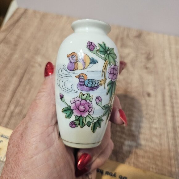 Vintage 4.75 Inch Mandarin Duck Vase Genuine Porcelain Trimmed in Gold ECU - Picture 2 of 8